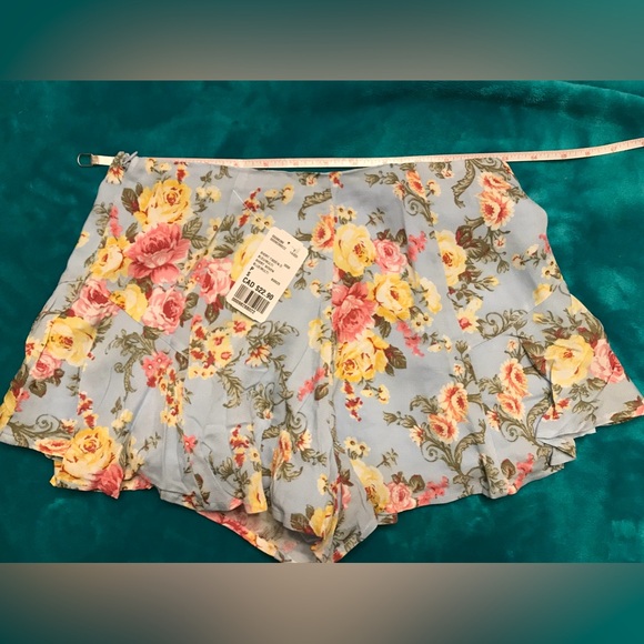 Flowy Floral Shirts - Picture 2 of 4